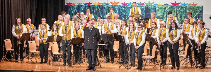 Die Musikgemeinschaft Bretzwil-Lauwil bot ein mitreissendes Programm. Bilder zvg / Dario Paul Amstutz