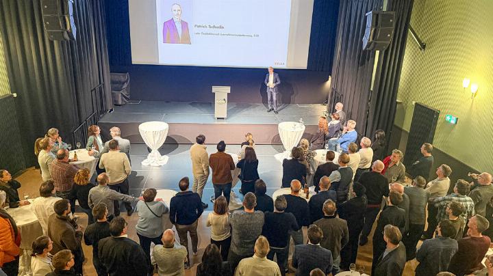 Patrick Tschudin sprach vor den Gästen im Marabu.
Bilder lug./scs. Patrick Tschudin sprach vor den Gästen im Marabu.
Bilder lug./scs.