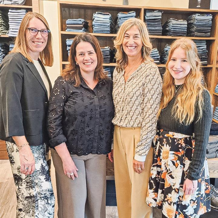 Das Team von Lehmann Herrenmode freut sich, Sie für Ihren neuen Frühlingslook beraten zu dürfen.
Bild zvg