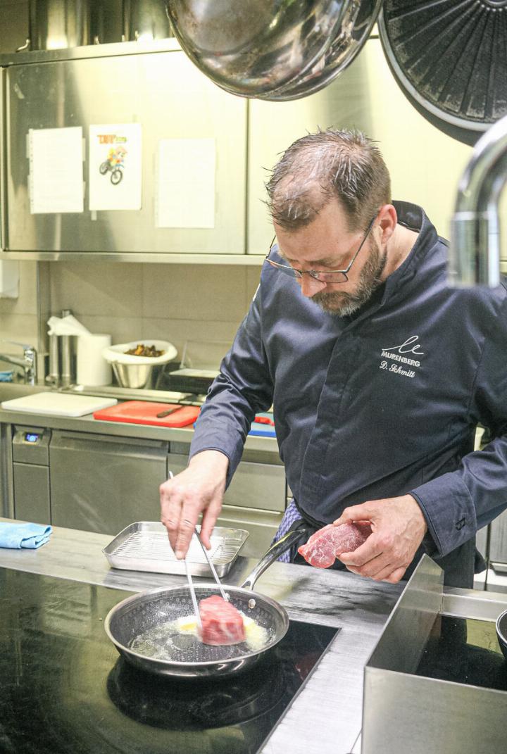 Denis Schmitt setzt auf auserlesene Produkte. Bilder Daniel Aenishänslin