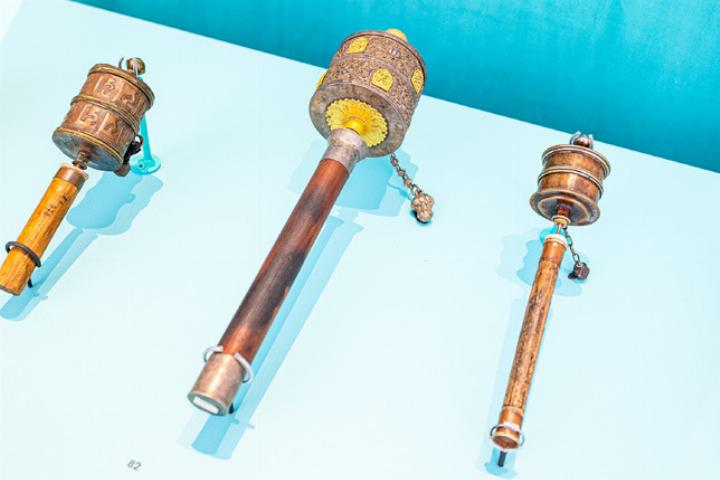 Das wiederholte Drehen von Gebetszylindern 
fördert die innere Versenkung der Betenden. Bild zvg