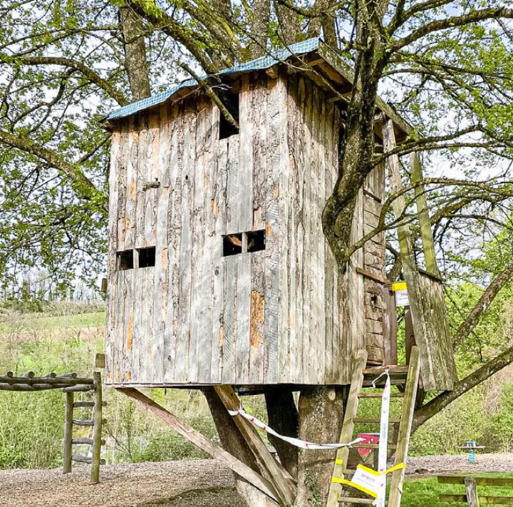 Das Baumhaus ist aufgrund von mangelnder Sicherheit für die Kinder gesperrt.
Bild zvg