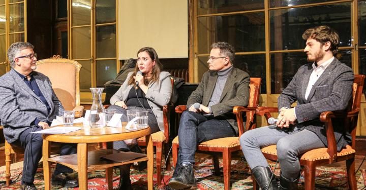 Am Mittwoch diskutierten (von links): Toni Carrese («Die Mitte»), Samira Marti (SP), Hannes Hänggi («Die Mitte») und Justin Gauch (Jungfreisinnige). Bild Janis Erne