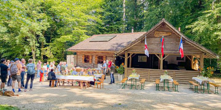 Die Stierenstallhütte anlässlich der Geburtstagsfeier.
Bild Kuri Wirz