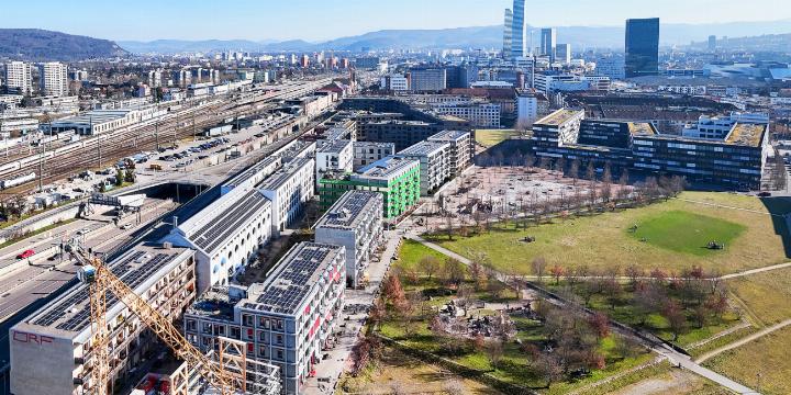 In der Neubausiedlung Erlenmatt Ost in Basel entzieht die ADEV dem Grundwasser Wärmeenergie. alle Bilder © ADEV/Lukas Pitsch In der Neubausiedlung Erlenmatt Ost in Basel entzieht die ADEV dem Grundwasser Wärmeenergie. alle Bilder © ADEV/Lukas Pitsch