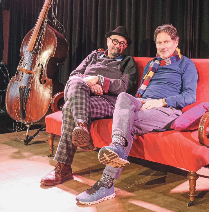 Gaetano Florio (links) ist seit Januar Mitglied des Vereins «4410nights!». Neben ihm sitzt Eric Rütsche.
Bild dae.