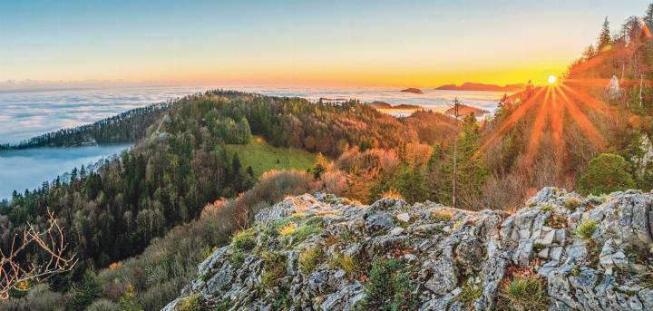 Jan Furler aus Bubendorf hat den Sonnenuntergang in Eptingen mit einem Nebelmeer, so weit das Auge reicht, fotografiert.