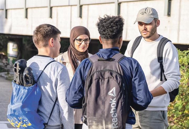 Mobile Jugendarbeitende treffen Jugendliche dort, wo sie  sich aufhalten.
Bild zvg