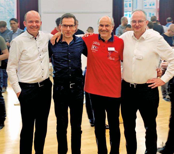 Feiern die gemeinsame Partnerschaft (von links): Pirmin Bilger (VR-Präsident Gerstl Wein selektionen), Andreas Müller (Geschäftsführer Muff Haushalt AG), Max Gerstl (Gründer Gerstl Weinselektionen), Roger Maurer (Geschäftsführer Gerstl Weinselektionen. Bilder zvg