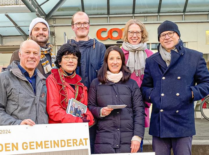 Boten Suppe und Gespräche (von links): Christoph Belser, Remo Schraner, Annemarie Spinnler, Lars Trachsler, Monica Handschin, Sabina Erny und Matthias Schürch. Bild zvg