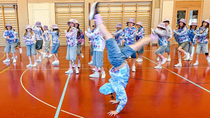 Die «Wildberries» trainieren für den Final des Tanzwettbewerbs, der morgen Samstag in Biel stattfinden wird. Bilder Silvan Thommen