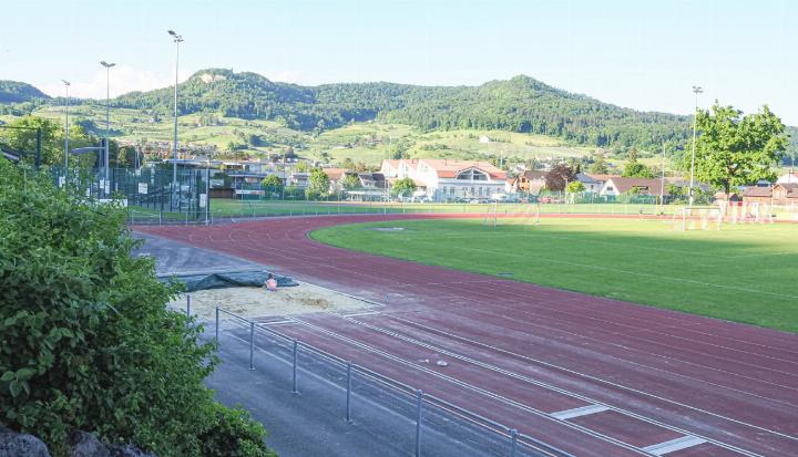 Nach einer umfassenden Sanierung und Erweiterung wurde das Stadion Tannenbrunn 1991 eingeweiht. Bilder zvg
