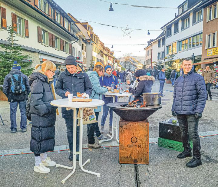 Einkaufen, gemütliches Beisammensein und Geniessen stehen am kommenden Sonntag in der Sissacher Begegnungszone im Zentrum. Bild Archiv vs Einkaufen, gemütliches Beisammensein und Geniessen stehen am kommenden Sonntag in der Sissacher Begegnungszone im Zentrum. Bild Archiv vs