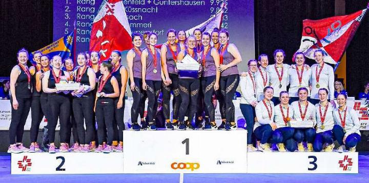 In der Spitze der Aerobic-Schweiz angekommen: Die Aktiven des TV Sissach werden bei der Schweizermeisterschaft Dritte. Bild zvg
