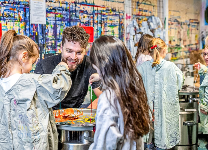 Sozialdiakon Samuel Hofer arbeitet seit gut drei Monaten in der Kirchgemeinde Liestal-Seltisberg. Bild zvg / refbl / Katja Schmidlin