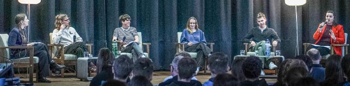 Am Podium hatten die Vertreterinnen der Polparteien die meiste Redezeit, was für Kritik aus dem Publikum sorgte.
Bild zvg Am Podium hatten die Vertreterinnen der Polparteien die meiste Redezeit, was für Kritik aus dem Publikum sorgte.
Bild zvg