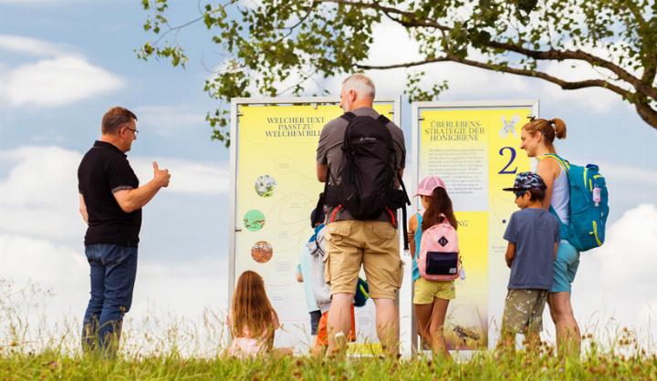 Auf dem Honigweg in Rünenberg können verschiedene Honigsorten degustiert werden. Bilder zvg