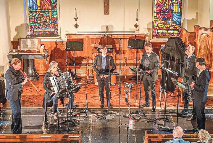 Die Neue Musik Rümlingen führte das diesjährige Festival am Lac de Joux durch, mit gut besuchten Konzerten in der Kirche von L’Abbaye. Bild zvg
