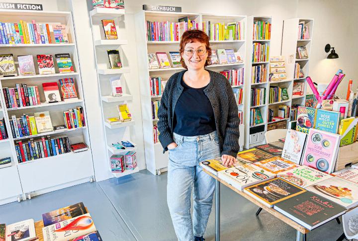 Bettina Bieder in ihrer Buchhandlung «Forum» an der Rathausstrasse 1 in Liestal. Bild Marianne Ingold