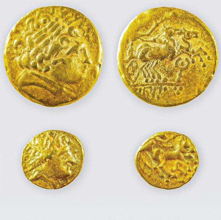 Die Vorder- und Rückseiten der beiden gefundenen, keltischen Goldmünzen aus Arisdorf. Bild Archäologie Baselland Die Vorder- und Rückseiten der beiden gefundenen, keltischen Goldmünzen aus Arisdorf. Bild Archäologie Baselland