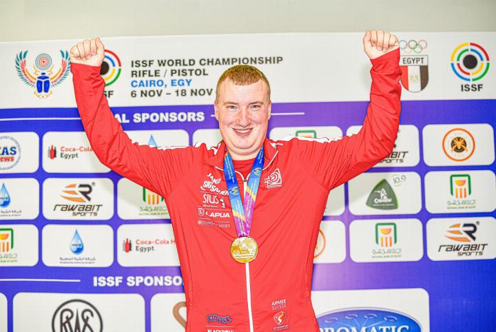 Sieg! Adrian Schaub feiert den grössten Erfolg seiner Karriere. Der Zunzger gewinnt WM-Gold mit der Standardpistole.