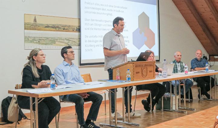 Der Gemeinderat konnte die Bevölkerung von der Prüfung einer Gemeindefusion überzeugen.
Bild svr. Der Gemeinderat konnte die Bevölkerung von der Prüfung einer Gemeindefusion überzeugen.
Bild svr.