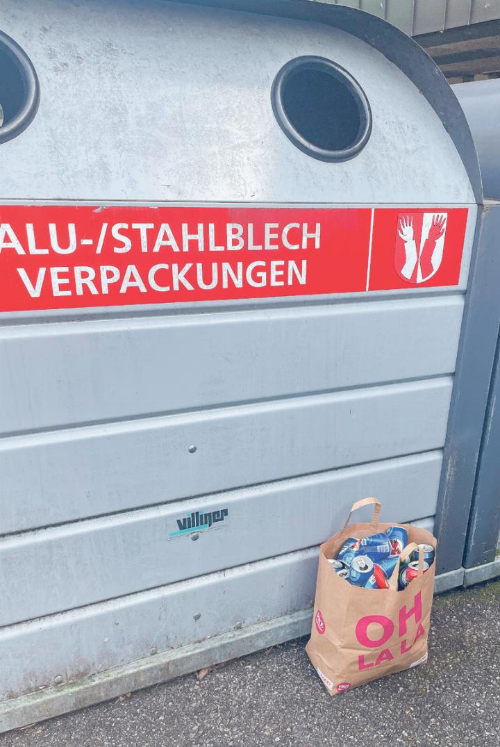 Mit einer klaren Bedienungsanleitung am Container wären solche Missverständnisse einfach zu verhindern.