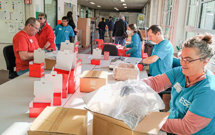 Am Standort in bietet Flexor mit rund 25 Mitarbeitenden unter anderem Verpackungsarbeiten an.
Bild Sander van Riemsdijk Am Standort in bietet Flexor mit rund 25 Mitarbeitenden unter anderem Verpackungsarbeiten an.
Bild Sander van Riemsdijk