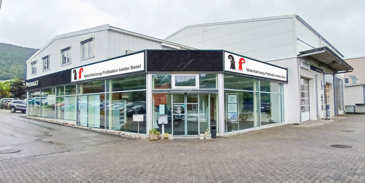 Bis Mitte Jahr wird hier in Itingen noch nichts geprüft: Die ehemalige Garage Ritter wird zur MFP-Filiale. Bildmontage zvg