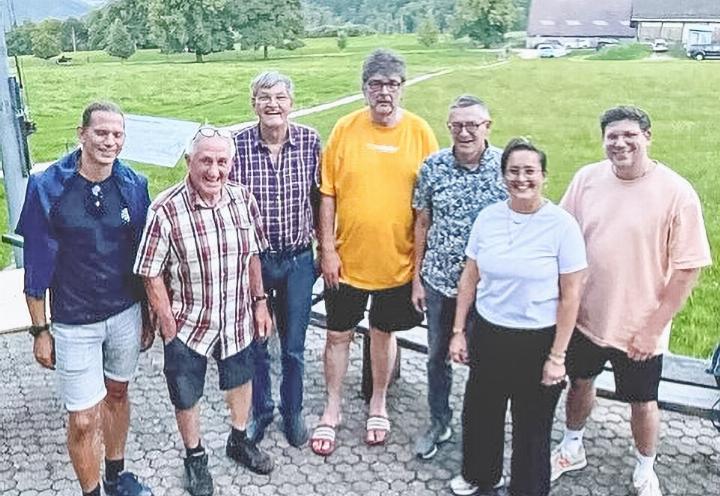 Der Vorstand der SP präsentiert sich in neuer Zusammensetzung (von links) mit Philip Sieber, Hannes Schweizer, Peter Schweizer, Pierre Bayerdörfer, Urs Roth, Rosanna Rossi und David Zumbrunn.
Bild zvg