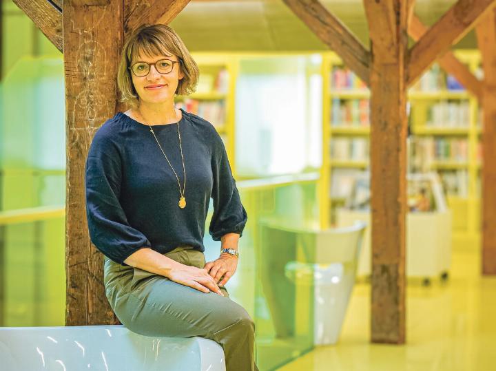 Susanne Wäfl er-Müller ist Leiterin der Kantonsbibliothek und arbeitet eng mit Gemeindeund Schulbibliotheken zusammen. Bild zvg