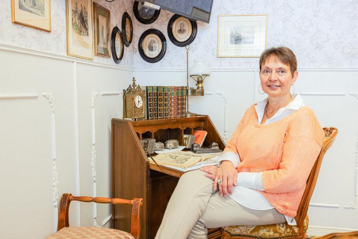 Helene Koch-Schmutz im neuen Literatursalon des Industriemuseums Waldenburgertal. Bild zvg / IMW