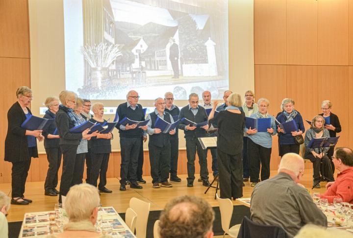 Der Gemischte Chor besteht aktuell aus 20 aktiven Sängerinnen und Sängern.
Bild svr.