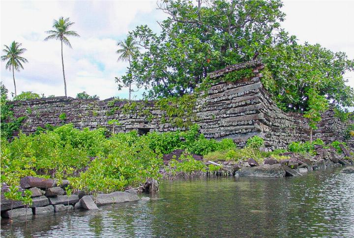 Die Ruinenstadt Nan Madol auf Pohnpei.
Bilder Hanspeter Gsell, zvg / Wikipedia
