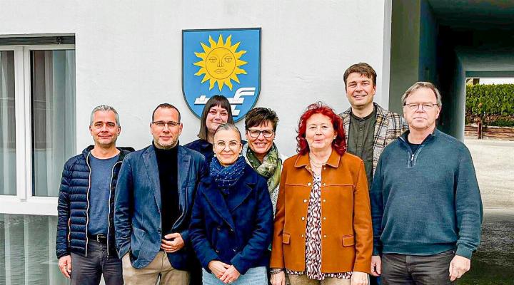 André Fisch, Adrian Amman, Corinne Burgwinkel, Sonja Fisch, Maya Eglin, Marlise Eglin, Martin Hersberger und Markus Alt (von links) vom Organisationskomitee des Festes.
Bild zvg