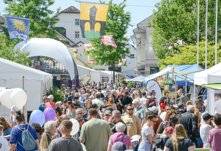 In der Begegnungszone herrschte während der Ausstellungszeiten fast durchgehend Hochbetrieb. Bild ch.