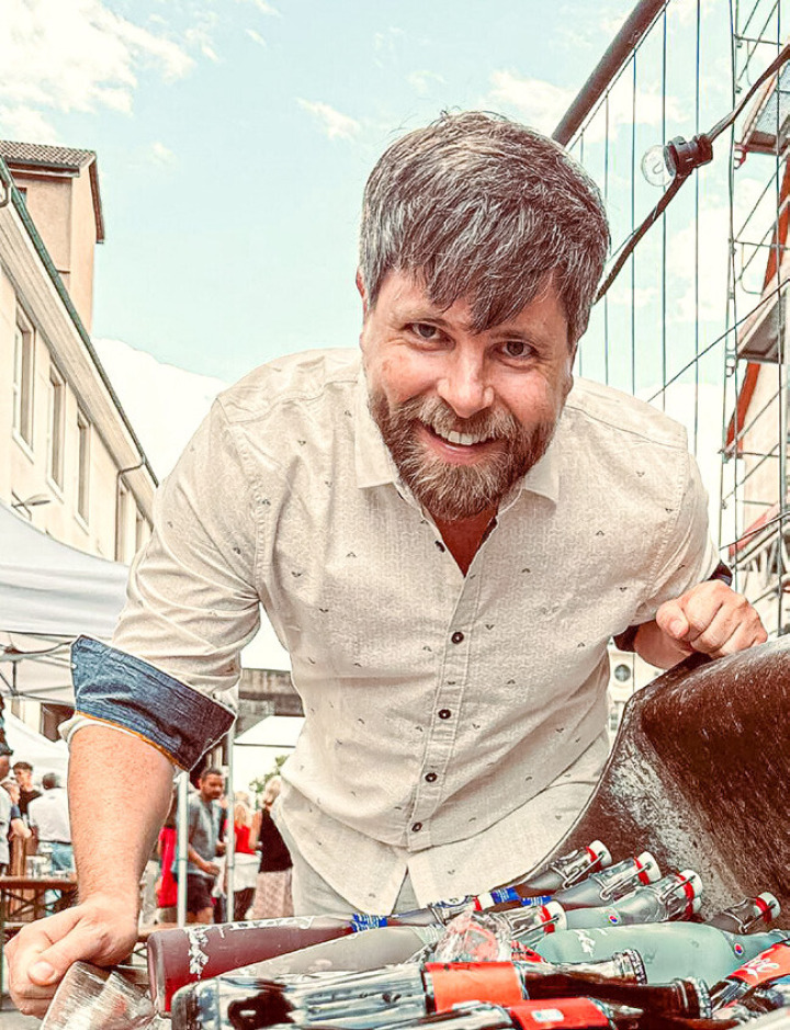 Michael Häfeli eröffnet mit dem Standort in Sissach das dritte «Bloomell Coffeehouse». Bild zvg