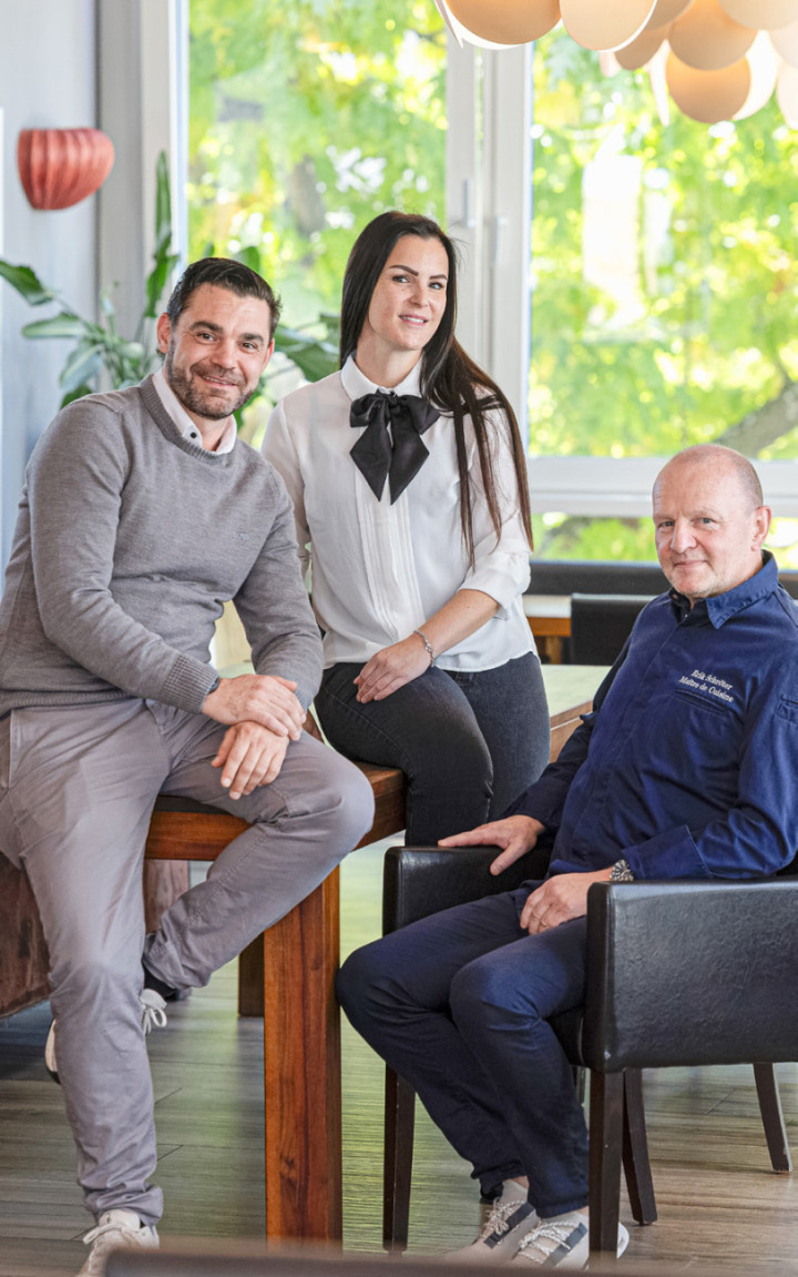 Die Menschen hinter dem Restaurant Esszimmer an der Hauptstrasse 72 in Arisdorf: Benjamin Mohr, Vanessa Welti und Erik Schröter (von links). Bild zvg