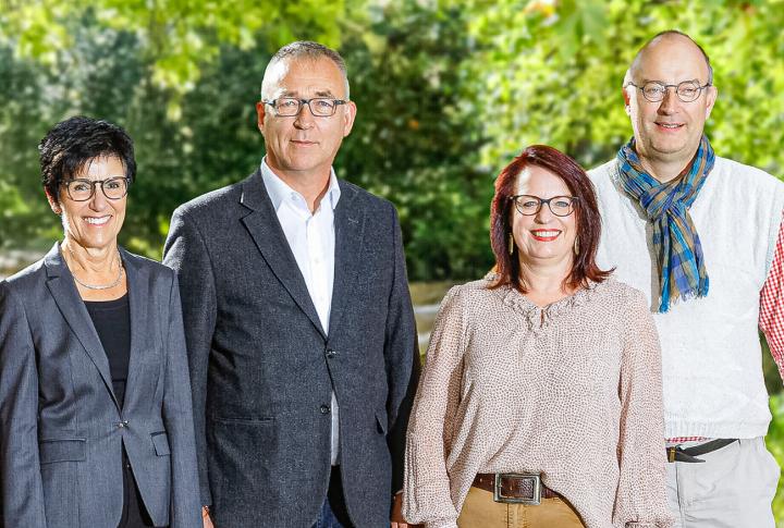 Die scheidenden Mitglieder des Kirchenrats der Reformierten Kirche Baselland: Cornelia Hof-Sippl, Christoph Herrmann (Präsident), Sandra Bätscher und Matthias Plattner (von links). Bild zvg / Felix Jehle / Reformierte Kirche Baselland