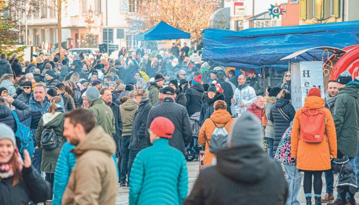 Der Sonntags verkauf in Sissach ist bei der Bevölkerung beliebt und sorgt für einen grossen Besucher aufmarsch. Bild Archiv vs