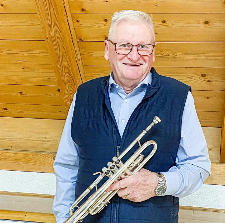 In sechs Jahrzehnten erlebte er zehn Dirigenten und acht Präsidenten – und nahm an zwei Eidgenössischen Musikfesten teil: Hanspeter Wiesner. Bild Brigitt Buser