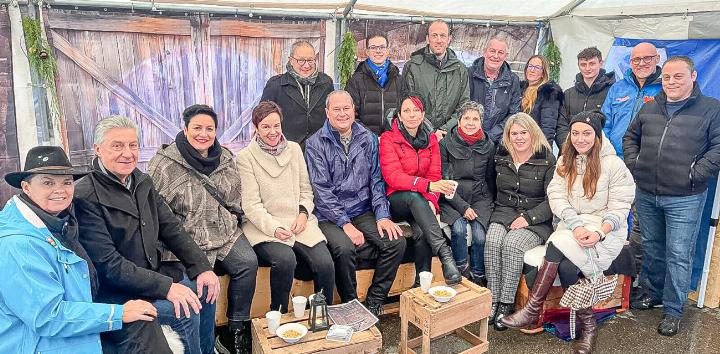 Viel Besuch im Zelt der FDP Bubendorf. Bild zvg