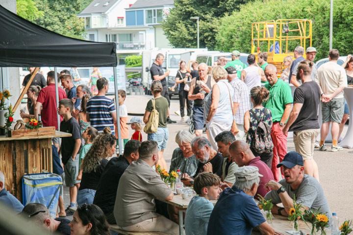 Das schöne Wetter und das tolle Programm lockten viele Leute an.