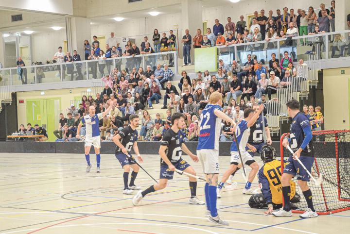 Ein Stich ins Herz nach 2:0-Führung in der Serie und 4:0-Führung im entscheidenden Spiel: Laupen gleicht kurz vor Spielende zum 4:4 aus. Bild Sander van Riemsdijk