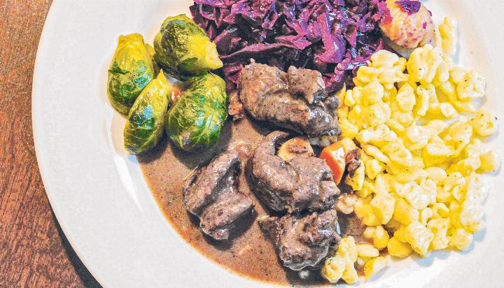 Die Jäger servieren am 10. Januar Reh- und Wildschweinpfeffer. Bild zvg