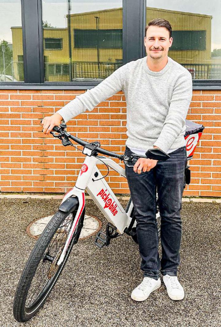 Roger Saladin ist Betriebsleiter von Pick-e-Bike in Oberwil. Bild Wendy Maltet