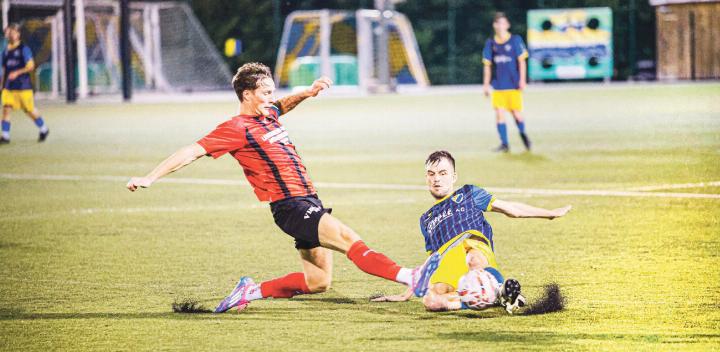 Fabian Böni (rechts) konnte seine Mitspieler mit schönen Pässen versorgen und sein Team mit dem 1:0 in Führung schiessen. Bild td.