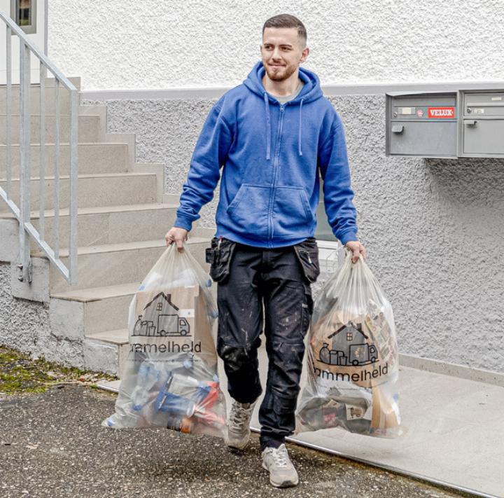 Noch entsorgt Ilir Quni den Abfall seiner Kund-
schaft selbst. Doch sein Geschäft «Sammelheld» läuft so gut, dass, sollte es so weitergehen, er wohl bald eigenes Personal einstellen muss.
Bild zvg Noch entsorgt Ilir Quni den Abfall seiner Kund-
schaft selbst. Doch sein Geschäft «Sammelheld» läuft so gut, dass, sollte es so weitergehen, er wohl bald eigenes Personal einstellen muss.
Bild zvg