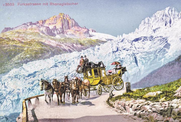 Die Furkapassstrasse mit dem Rhonegletscher im Hintergrund.