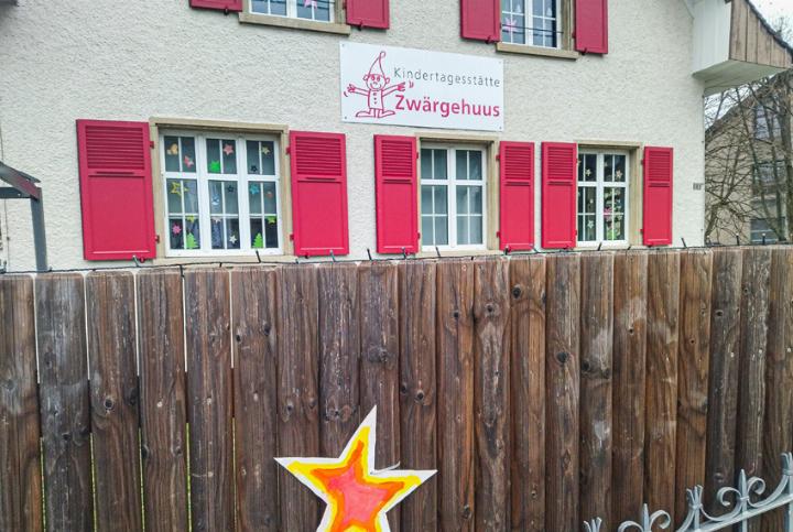 Familien mit kleinem und mittlerem Einkommen sollen bei den Kita-Kosten entlastet werden – im Bild die Kita Zwärgehuus in Sissach. Bild Janis Erne Familien mit kleinem und mittlerem Einkommen sollen bei den Kita-Kosten entlastet werden – im Bild die Kita Zwärgehuus in Sissach. Bild Janis Erne